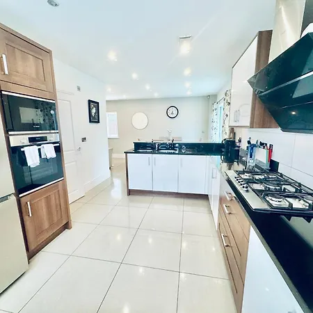 بيت للعطل Elegant & Spacious *