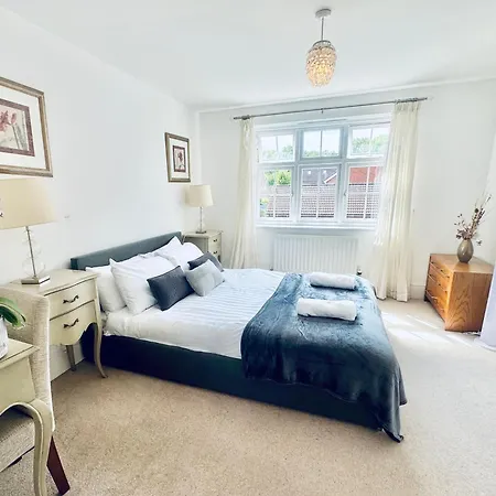 Elegant & Spacious Bristol